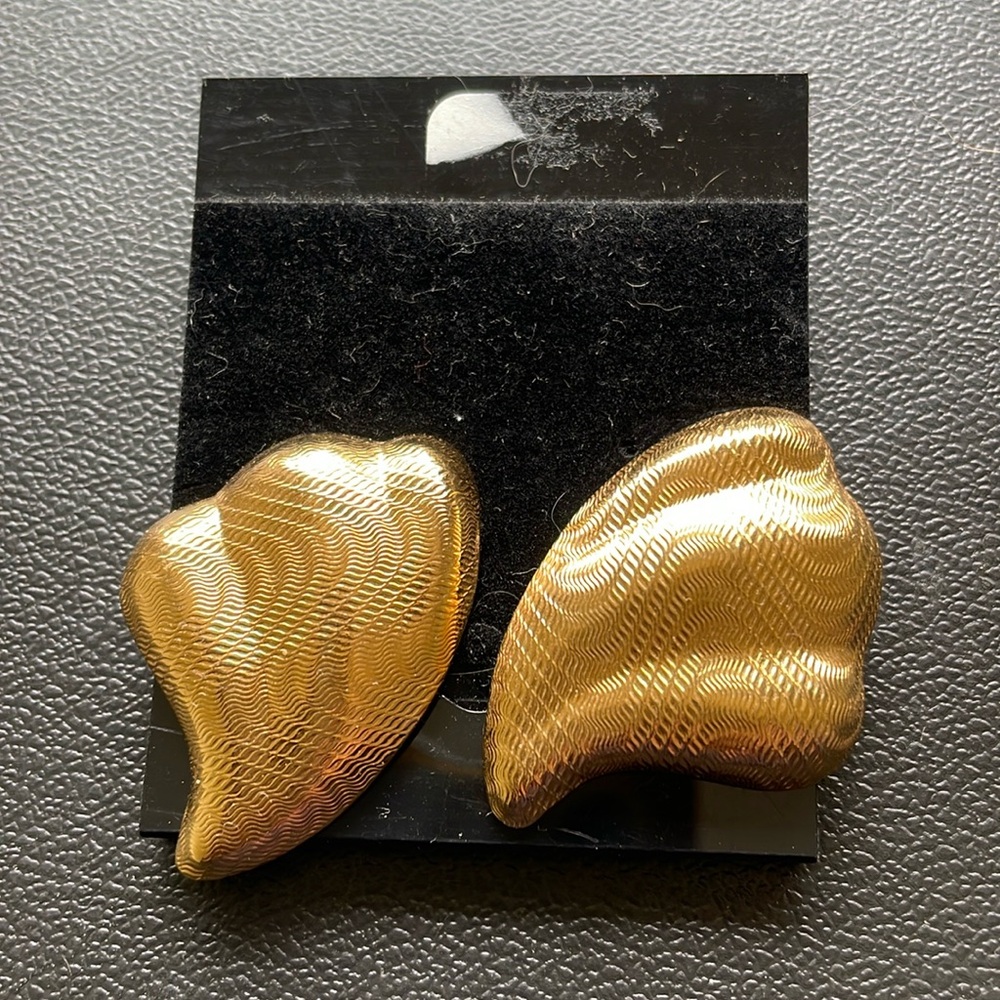 Gold toned shell  Earring